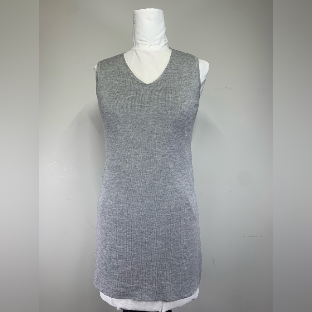 Tahari‎ Gray 100% Extrafine Merino Wool V-Neck Sleeveless Sweater - Size S